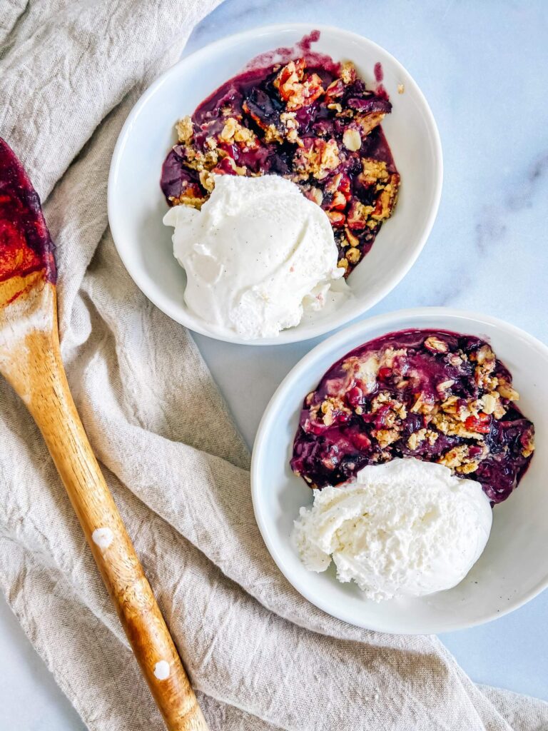 greek yogurt berry crisp