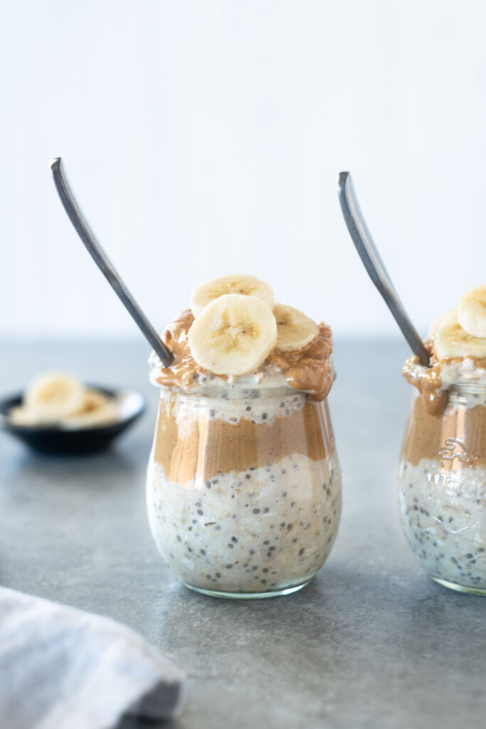 overnight oats with peanut butter and banana